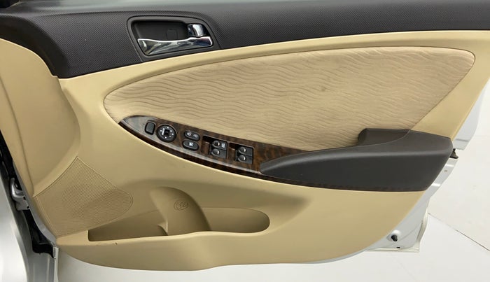 2013 Hyundai Verna FLUIDIC 1.6 SX CRDI, Diesel, Manual, 50,517 km, Driver Side Door Panels Control