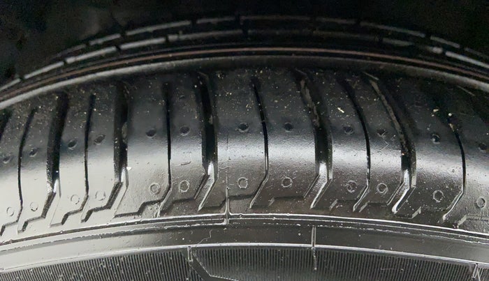 2013 Hyundai Verna FLUIDIC 1.6 SX CRDI, Diesel, Manual, 50,517 km, Left Front Tyre Tread