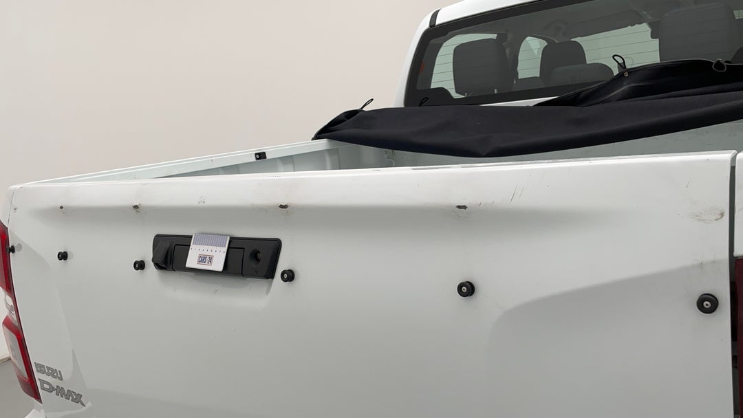 Boot / Tailgate Tailgate Scratch