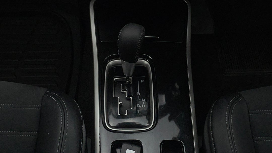 2020 Mitsubishi Outlander Ls 7 Seat (2wd), Automatic, 49651 km, Gear Lever 