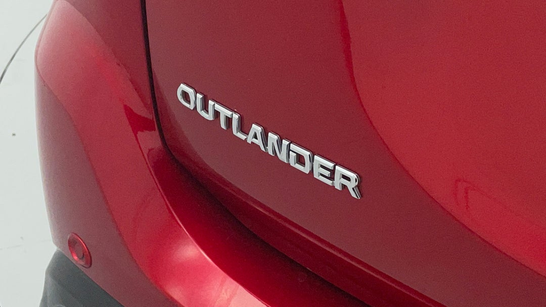 2020 Mitsubishi Outlander Ls 7 Seat (2wd), Automatic, 49651 km, Badge (Boot Left Side)