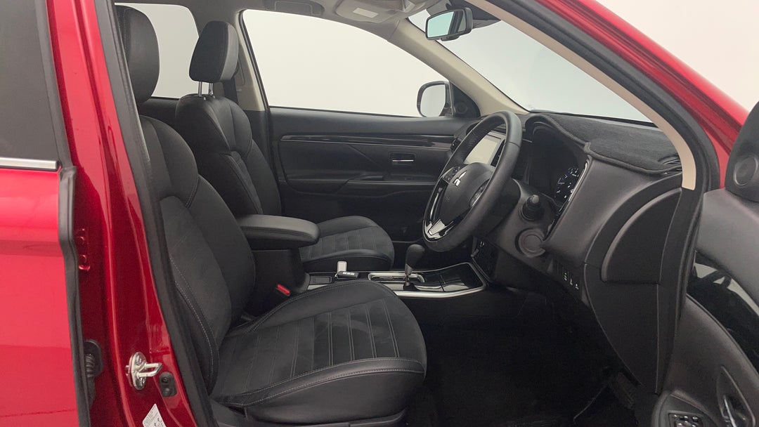 2020 Mitsubishi Outlander Ls 7 Seat (2wd), Automatic, 49651 km, Right Side Front Door Cabin View