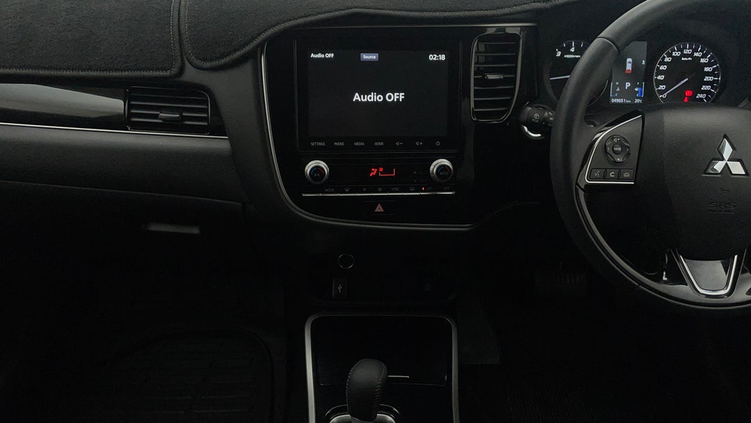 2020 Mitsubishi Outlander Ls 7 Seat (2wd), Automatic, 49651 km, Center Console