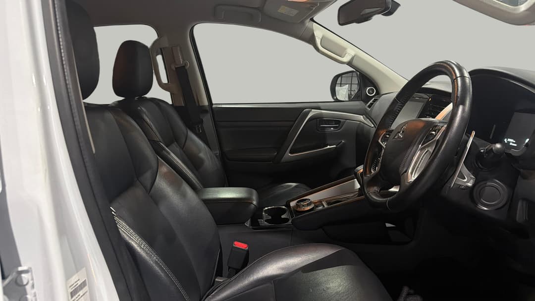 2021 Mitsubishi Pajero Sport Exceed (4x4) 7 Seat, Automatic, 58563 km, Right Side Front Door Cabin View