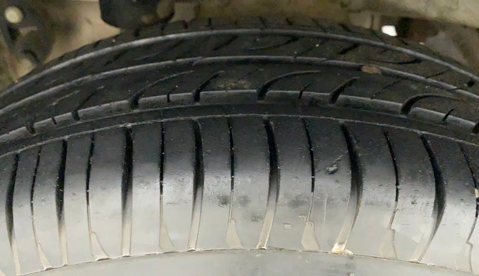 2017 Mahindra KUV 100 NXT K4+ 6S, Petrol, Manual, 43,392 km, Right Rear Tyre Tread