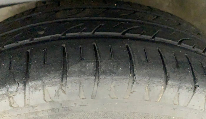 2017 Mahindra KUV 100 NXT K4+ 6S, Petrol, Manual, 43,392 km, Left Front Tyre Tread