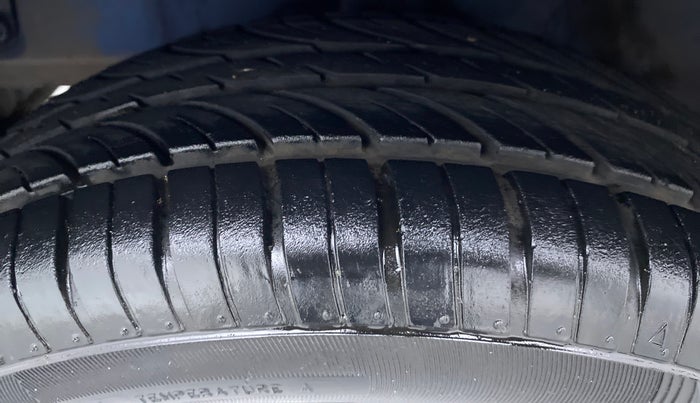 2017 Hyundai Eon ERA PLUS, Petrol, Manual, 17,645 km, Left Front Tyre Tread