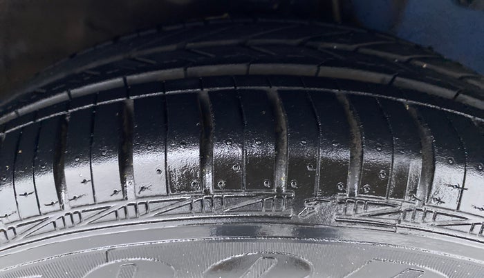 2017 Hyundai Eon ERA PLUS, Petrol, Manual, 17,645 km, Right Front Tyre Tread