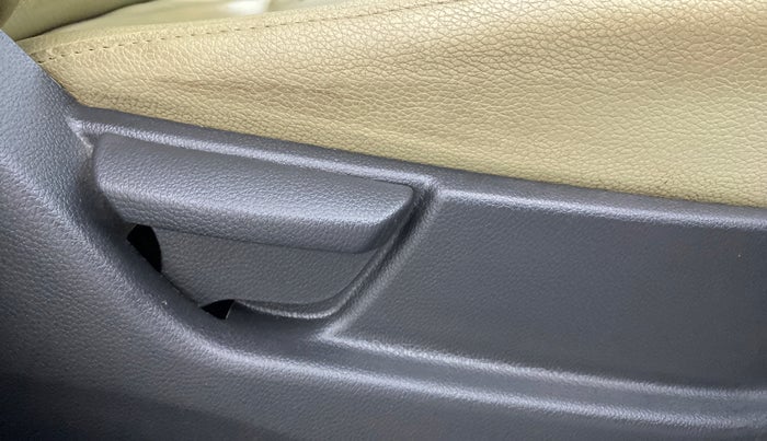 2017 Hyundai Eon ERA PLUS, Petrol, Manual, 17,645 km, Driver Side Adjustment Panel