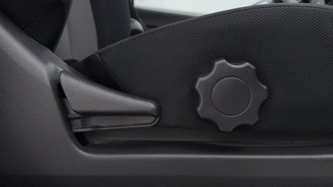 2022 Mitsubishi Triton Glx (4x2), Automatic, 40941 km, Drivers Side Adjustment Panel