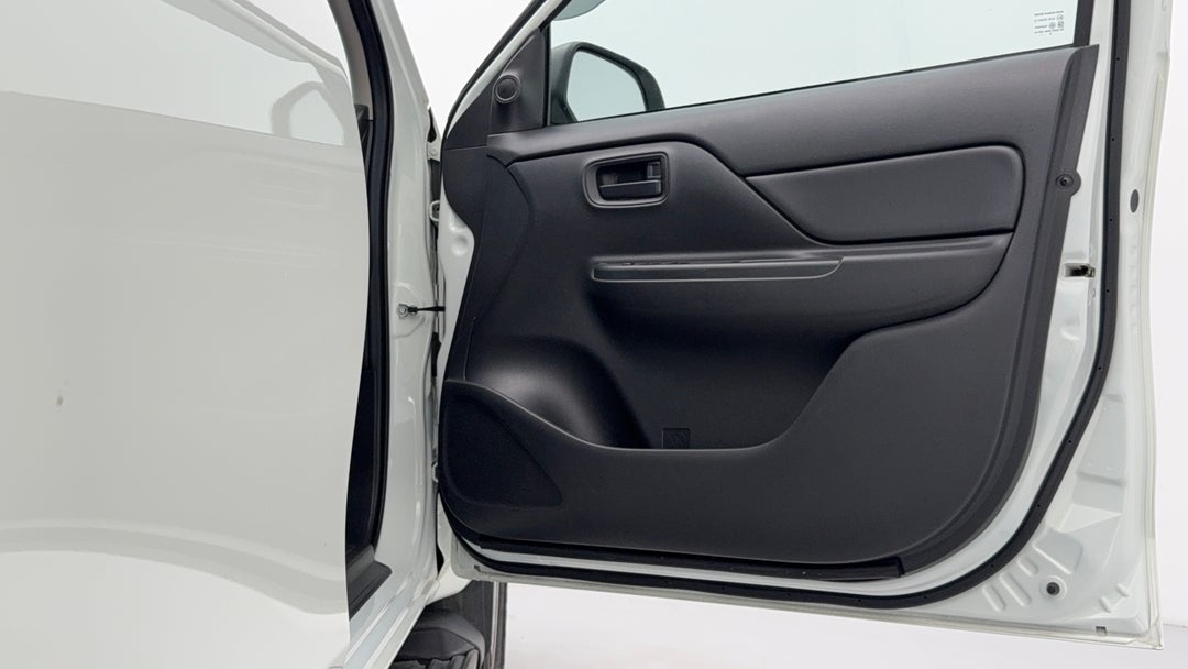 2022 Mitsubishi Triton Glx (4x2), Automatic, 40941 km, Speaker View