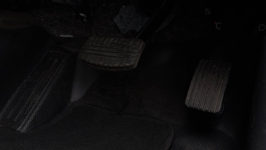 2022 Mitsubishi Triton Glx (4x2), Automatic, 40941 km, Pedals and Footmat