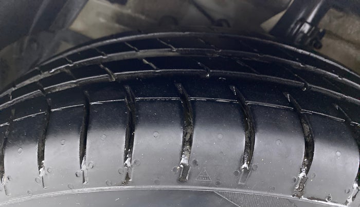 2014 Maruti Ertiga VXI, Petrol, Manual, 38,707 km, Left Front Tyre Tread