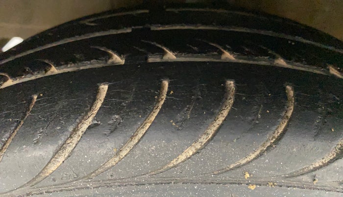2014 Hyundai Eon MAGNA +, Petrol, Manual, 29,687 km, Left Front Tyre Tread