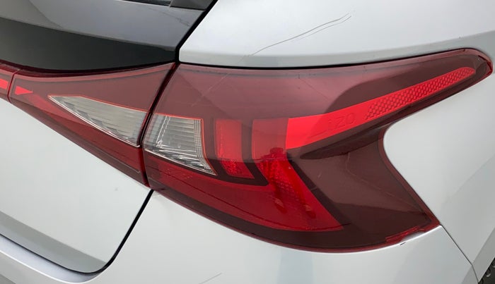 2021 Hyundai NEW I20 MAGNA 1.2 MT, Petrol, Manual, 15,745 km, Right tail light - Minor damage