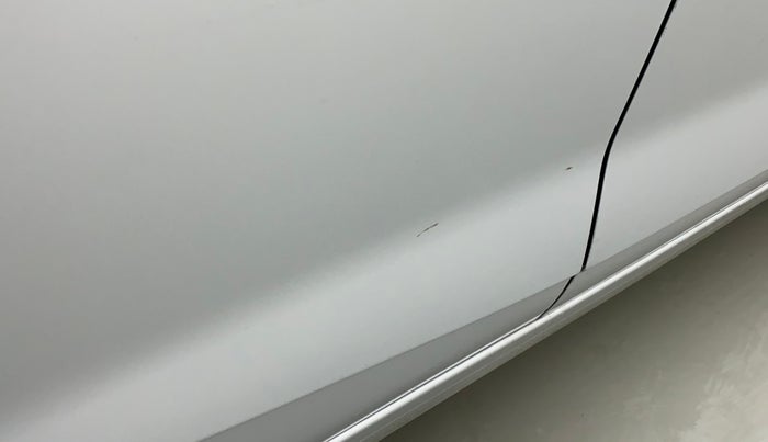 2021 Hyundai NEW I20 MAGNA 1.2 MT, Petrol, Manual, 15,745 km, Right rear door - Minor scratches