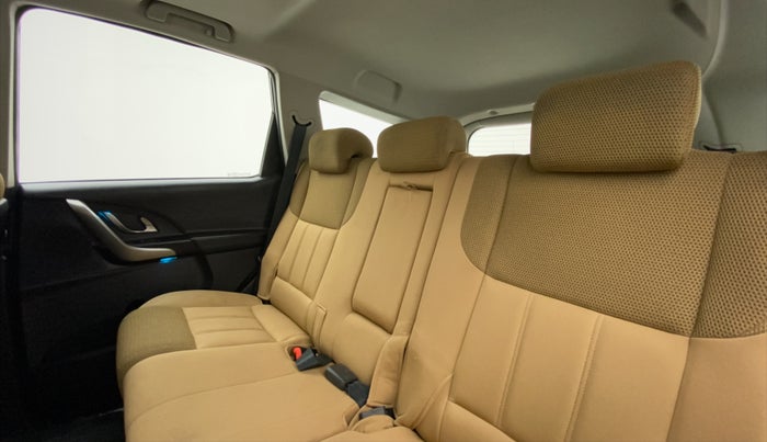 2019 Mahindra XUV500 W9, Diesel, Manual, 5 km, Right Side Rear Door Cabin