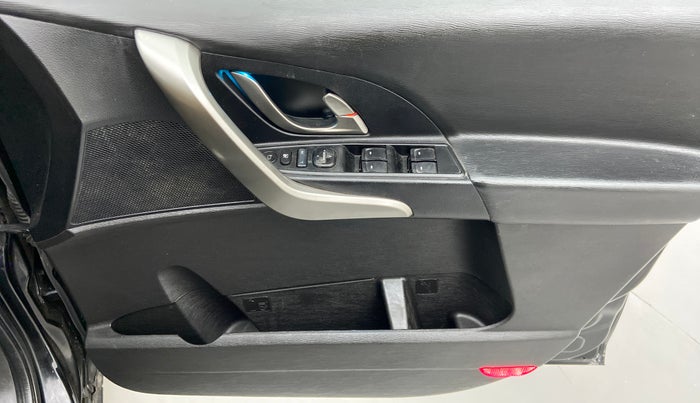 2019 Mahindra XUV500 W9, Diesel, Manual, 5 km, Driver Side Door Panels Control