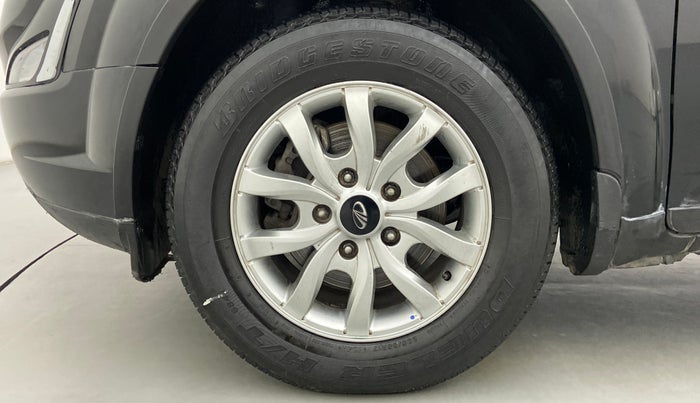 2019 Mahindra XUV500 W9, Diesel, Manual, 5 km, Left Front Wheel