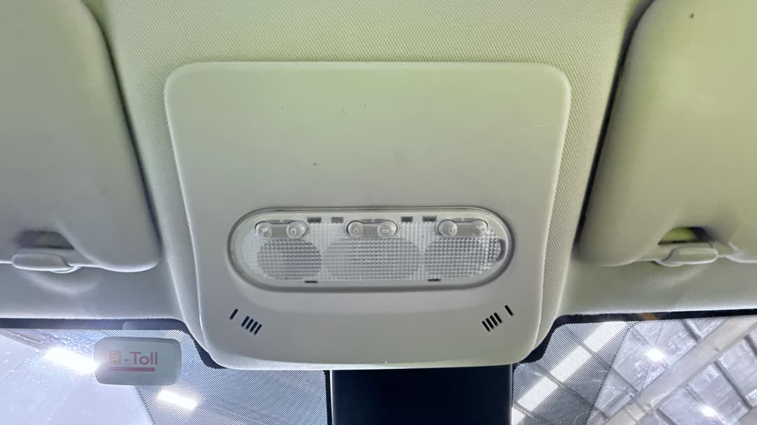 On-Roof Controls/Sunglass holder