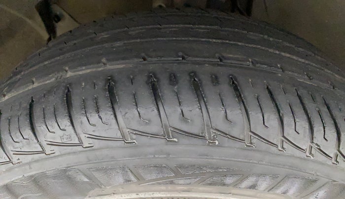 2017 Renault Duster RXL PETROL, Petrol, Manual, 40,296 km, Left Front Tyre Tread