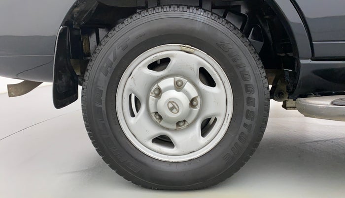 2014 Tata Safari 4X2 EX DICOR BS IV, Diesel, Manual, 80,897 km, Right Rear Wheel