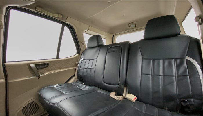 2014 Tata Safari 4X2 EX DICOR BS IV, Diesel, Manual, 80,897 km, Right Side Rear Door Cabin