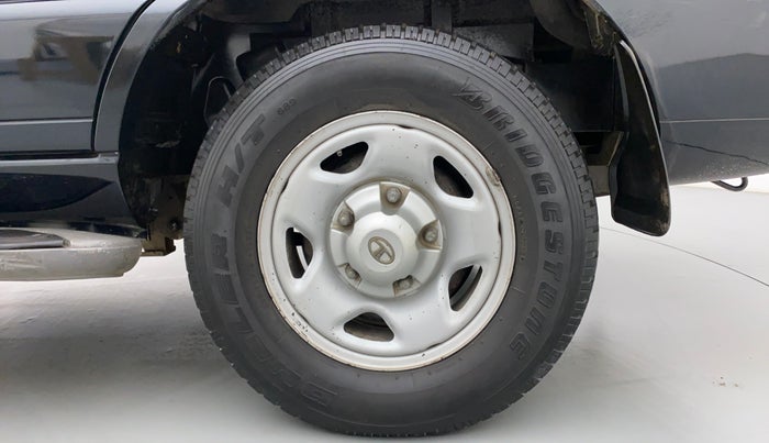 2014 Tata Safari 4X2 EX DICOR BS IV, Diesel, Manual, 80,897 km, Left Rear Wheel