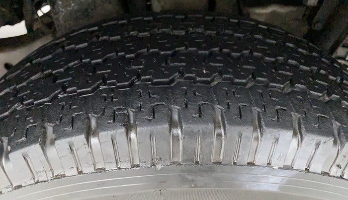2014 Tata Safari 4X2 EX DICOR BS IV, Diesel, Manual, 80,897 km, Right Front Tyre Tread