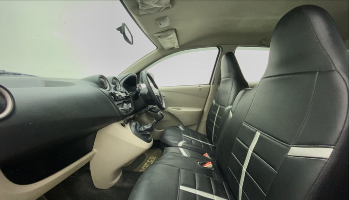 2017 Datsun Go T, Petrol, Manual, 59,584 km, Right Side Front Door Cabin