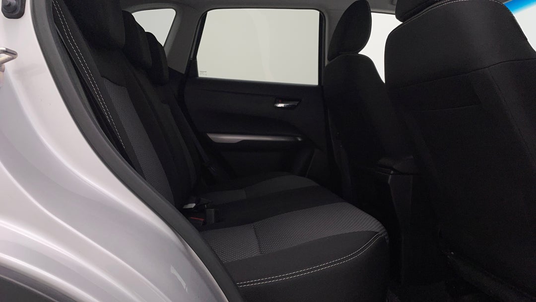 2022 Suzuki Vitara 1.6l, Automatic, 56868 km, Right Side Rear Door Cabin View