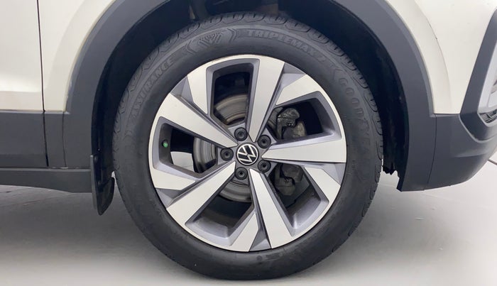 2022 Volkswagen TAIGUN TOPLINE 1.0 TSI MT, Petrol, Manual, 27,861 km, Right Front Wheel