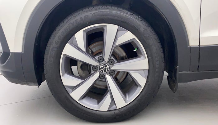 2022 Volkswagen TAIGUN TOPLINE 1.0 TSI MT, Petrol, Manual, 27,861 km, Left Front Wheel
