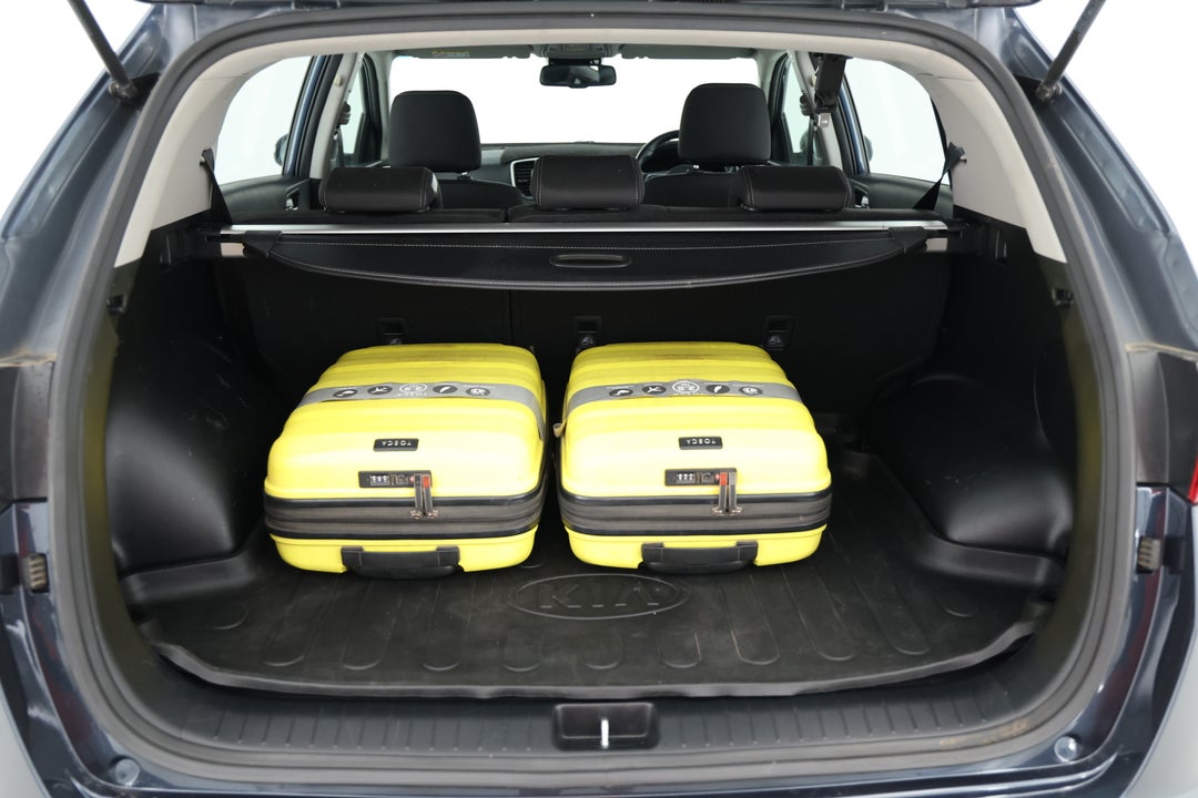 2017 Kia Sportage Si Premium (FWD), Automatic, 80033 km, Boot Inside View with Luggage