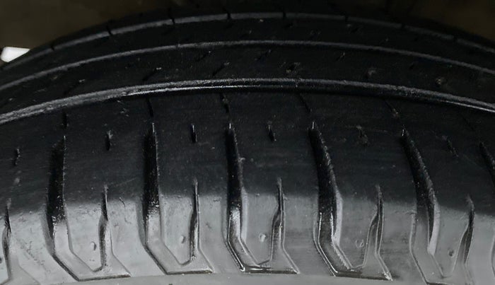 2019 Maruti XL6 ALPHA SHVS  MT, Petrol, Manual, 32,829 km, Left Front Tyre Tread