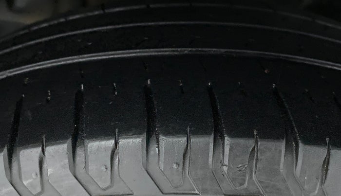 2019 Maruti XL6 ALPHA SHVS  MT, Petrol, Manual, 32,829 km, Right Rear Tyre Tread