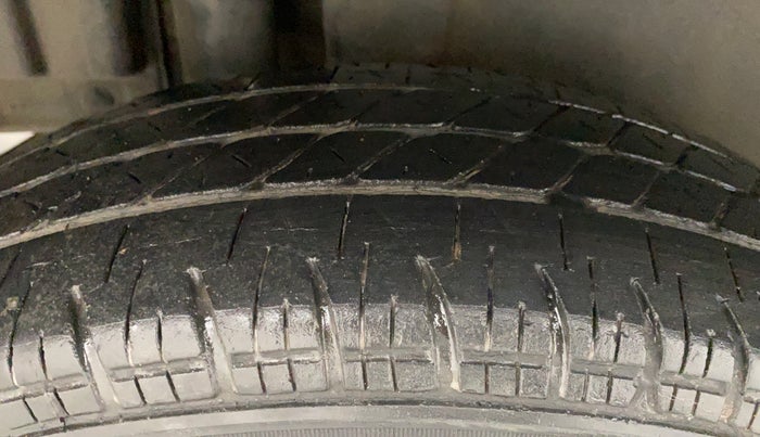 2015 Maruti Swift VXI, Petrol, Manual, 53,681 km, Right Rear Tyre Tread