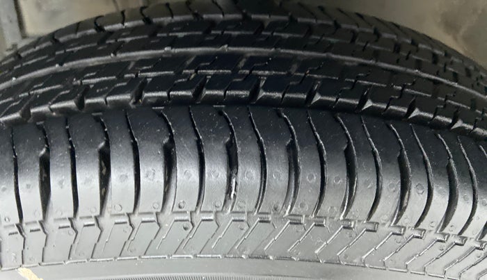 2015 Maruti Swift Dzire LDI BS IV, Diesel, Manual, 76,241 km, Left Front Tyre Tread