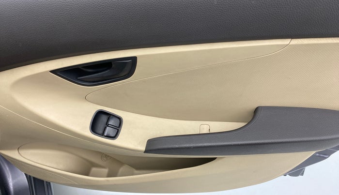2017 Hyundai Eon MAGNA PLUS, Petrol, Manual, 41,735 km, Driver Side Door Panels Control