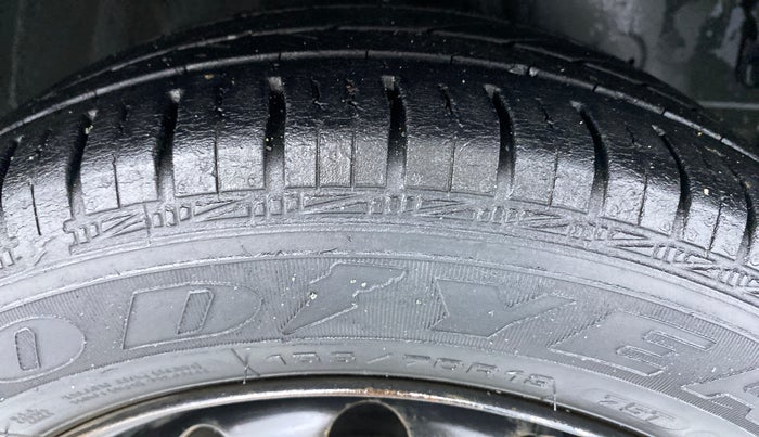 2017 Hyundai Eon MAGNA PLUS, Petrol, Manual, 41,735 km, Right Front Tyre Tread