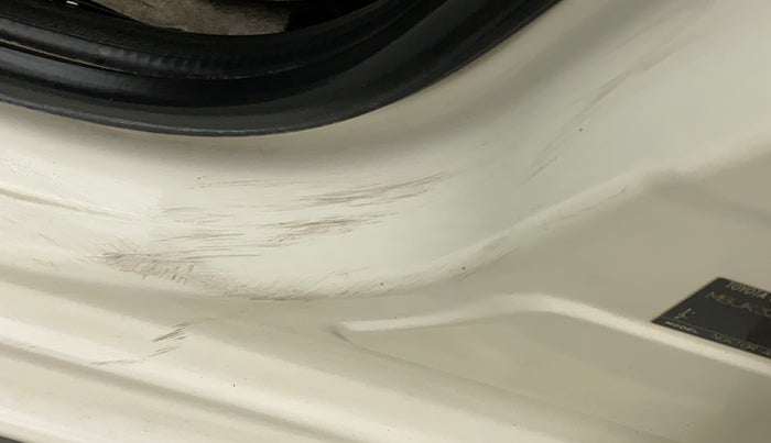 2014 Toyota Etios Liva G, Petrol, Manual, 31,381 km, Left B pillar - Minor scratches