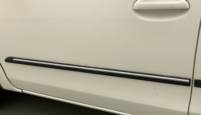 2014 Toyota Etios Liva G, Petrol, Manual, 31,381 km, Front passenger door - Minor scratches