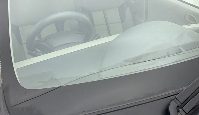 2014 Toyota Etios Liva G, Petrol, Manual, 31,381 km, Front windshield - Minor spot on windshield