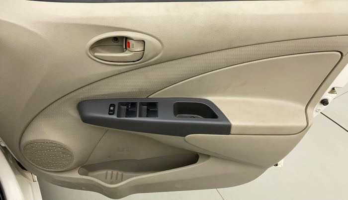 2014 Toyota Etios Liva G, Petrol, Manual, 31,381 km, Driver Side Door Panels Control