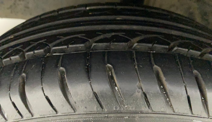 2014 Toyota Etios Liva G, Petrol, Manual, 31,381 km, Left Front Tyre Tread