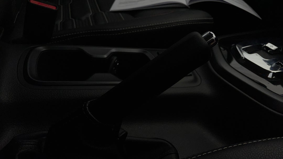 2023 Nissan Navara Pro-4x (4x4), Automatic, 20610 km, Handbrake