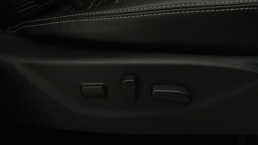 2023 Nissan Navara Pro-4x (4x4), Automatic, 20610 km, Drivers Side Adjustment Panel