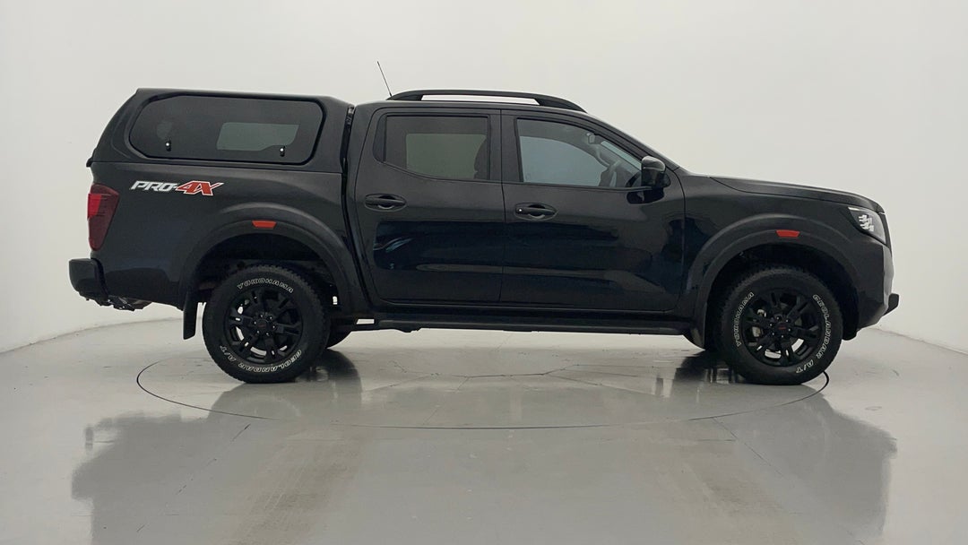 2023 Nissan Navara Pro-4x (4x4), Automatic, 20610 km, Right Side View