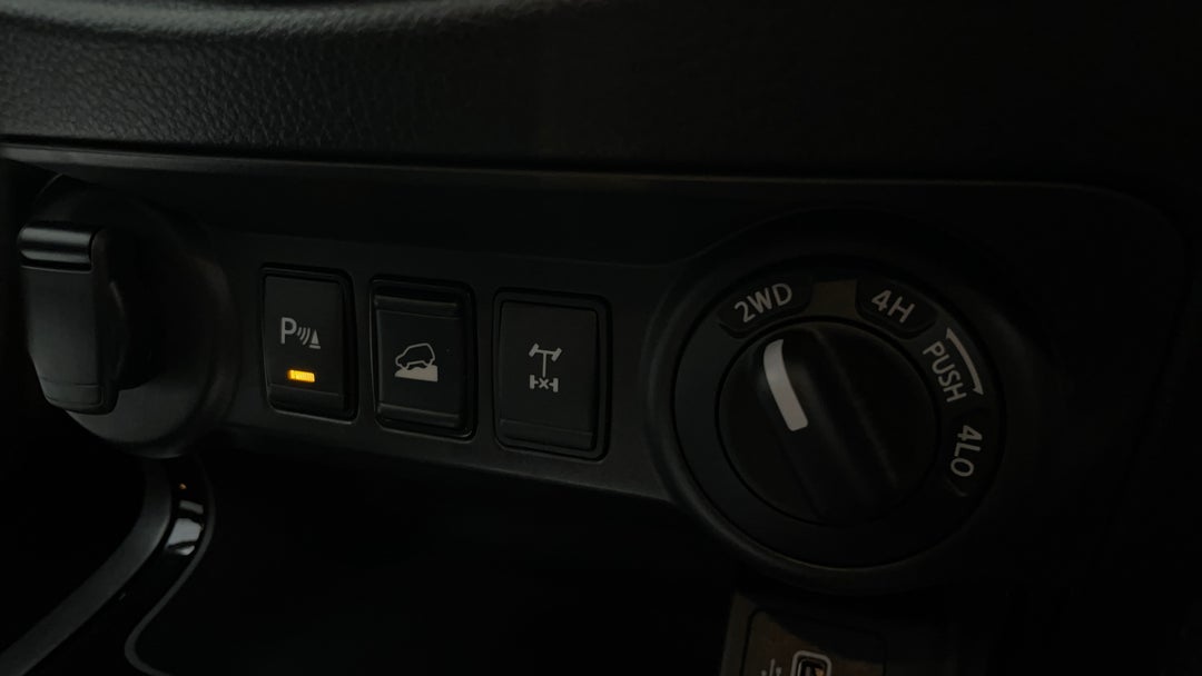 2023 Nissan Navara Pro-4x (4x4), Automatic, 20610 km, Utility Switches/Buttons