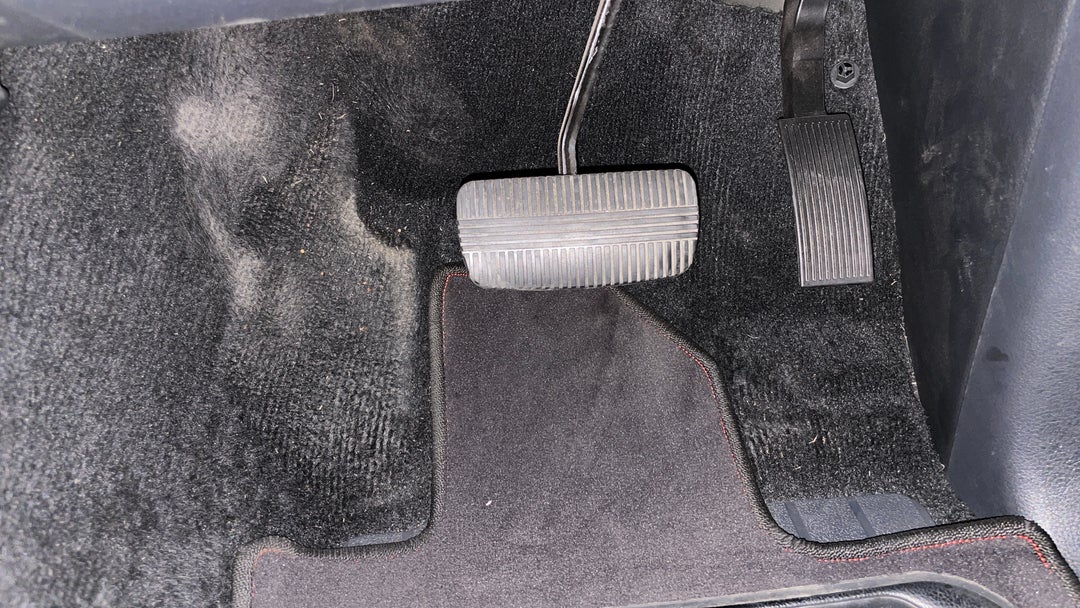 2023 Nissan Navara Pro-4x (4x4), Automatic, 20610 km, Pedals and Footmat